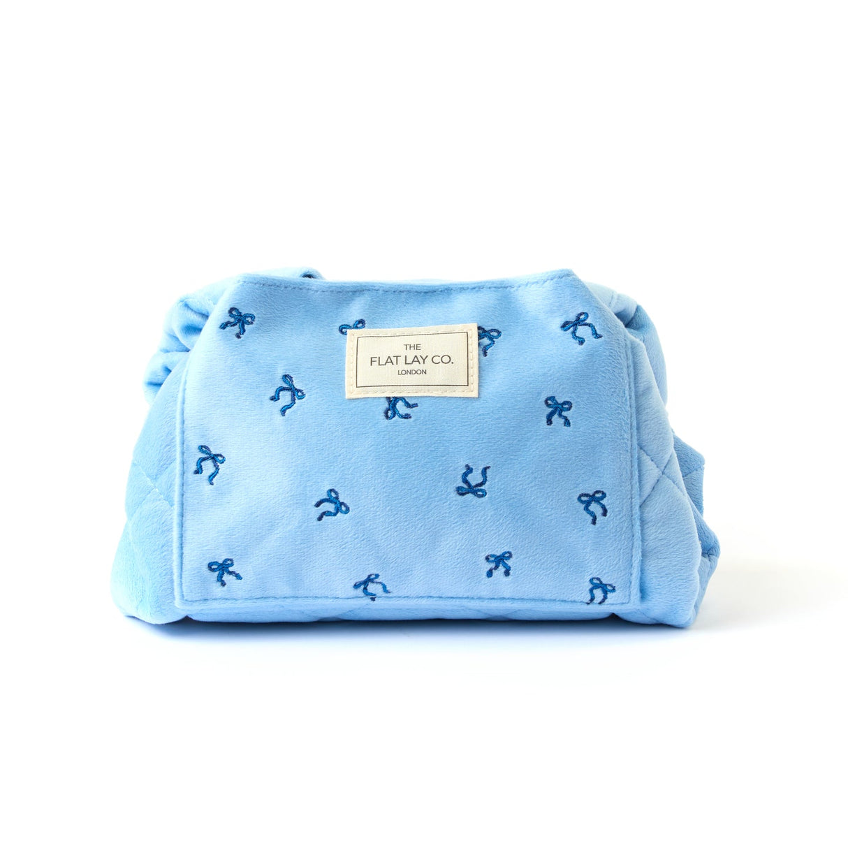 THE FLATLAY CO FLCMB-EVT-BB | DRAWSTRING FLAT LAY MAKEUP BAG - DITSY BOWS BLUE