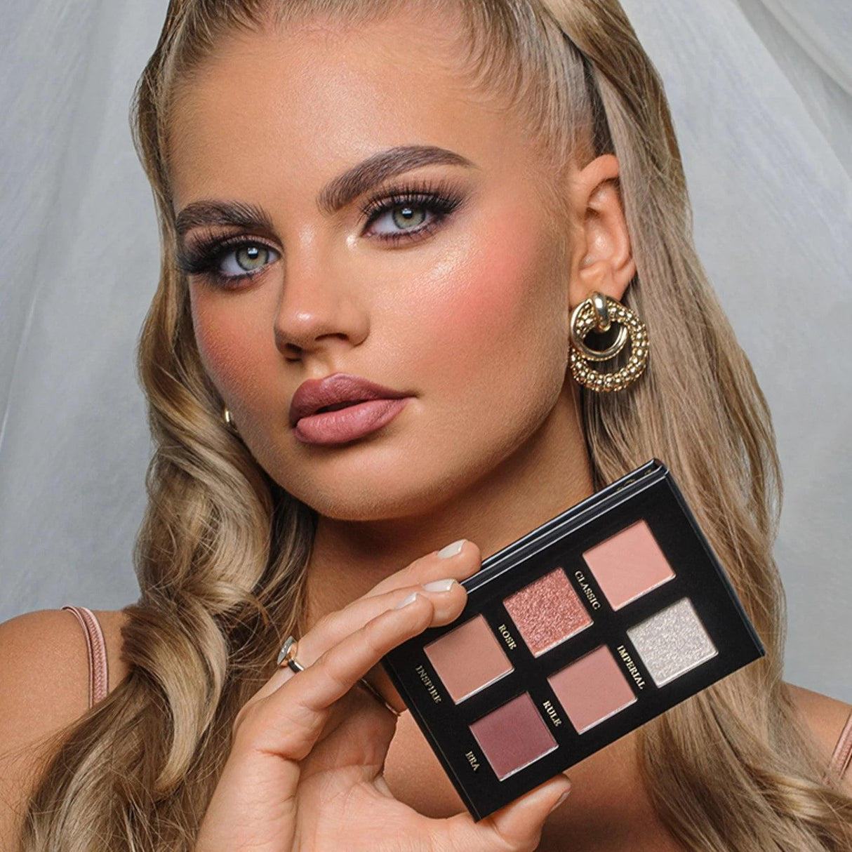 kash-beauty-royal-rose-palette-2