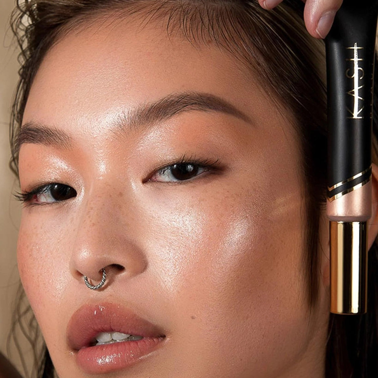 kash-beauty-gold-beam-skin-glaze-2