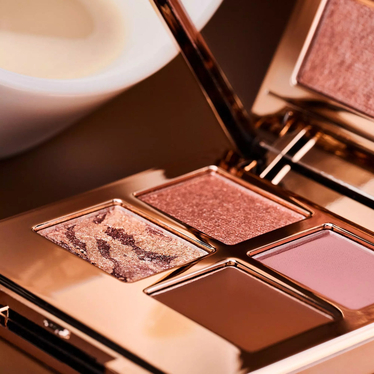 catrice-espresso-yourself-eyeshadow-quattro-c01-brown-955255-3