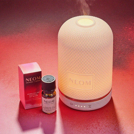 neom-xmas-25-sparkling-joy-essential-oil-blend-10ml-1221102-3